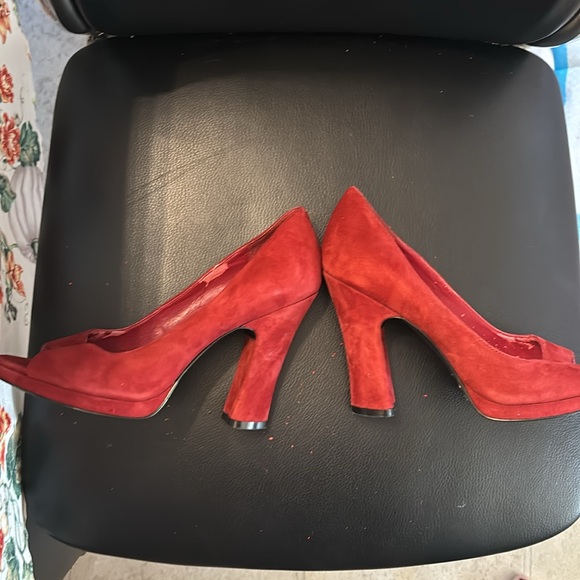 BCBGgeneration red suede heels - Picture 5 of 7